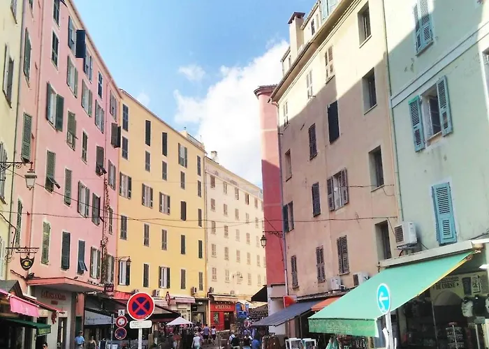 Appartement Le Du Cardinal Central/ Wifi/ à Pieds!